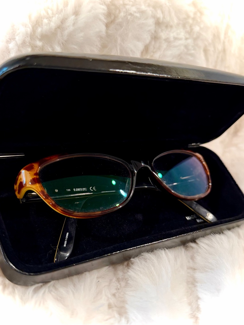Jennifer Lopez tortoise shell Sunglasses with Subtle Gold Trim